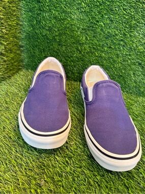 Vans unisex Classic Skate Navy Slip on sneakers size m6.5. W8. Like new